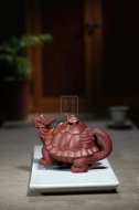 《金龜出海》宜興紫砂壺高級工藝美術師純手工底槽青創(chuàng)新壺茶壺紫砂茶具