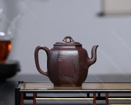 泉眼無(wú)聲惜細(xì)流，樹(shù)蔭照水愛(ài)晴柔。