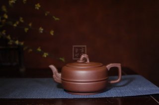 《集玉》紫砂壺宜興工藝美術師純手工紫泥泡茶壺 《集玉》紫砂壺宜興工藝美術師純手工紫泥泡茶壺