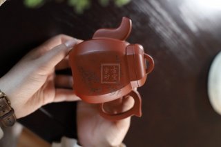 《福臨八方》宜興紫砂壺八方工藝美術(shù)師手工朱泥泡茶壺具 《福臨八方》宜興紫砂壺八方工藝美術(shù)師手工朱泥泡茶壺具