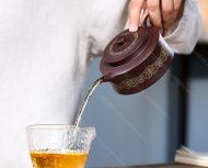 鑲銀粉彩周盤(pán)