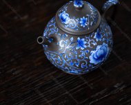 全手工點(diǎn)彩潘壺