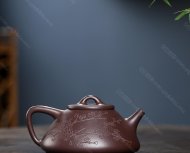 瓣生香獨傲寒，此梅難并眾梅看。 【