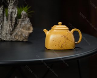 荊玉四方壺 荊玉四方壺